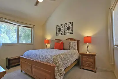 Image de 10 Wallowa-Sunriver, Oregon: Hot Tub, Bbq, WiFi, Aquatics Sharc, Tubing Hill, Mt. Bachelor, Golf, Deschutes River, Tennis, Pistes cyclables