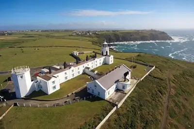 Image de Wolf Rock - un chalet de trois chambres, deux salles de bain phare avec vue sur la mer - se renseigner maintenant!