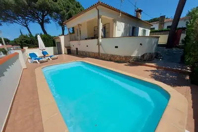 Image de Villa piscine privée, wifi gratuit, situation très calme entre mer et fôret.