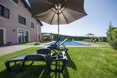 Image de Villa Cozy De 4 Chambres (3 + 1 Suite) 200 m², Piscine PRIVÉE / 1. 5 Milles À Bracciano