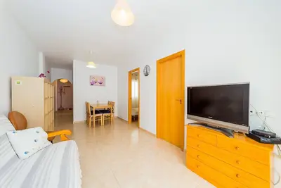 Image de One bedroom apartment in a five-minute walk from the sea!
