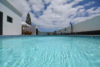 Image de Villa Nirvan avec piscine