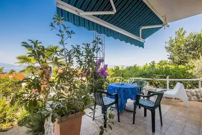 Image de Garçonnière avec la terrasse et la vue sur le mer Njivice, Krk (As-5325-b)
