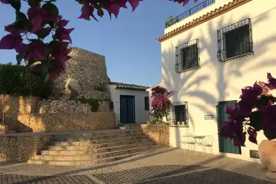 Image de Maison méditerranéenne dans le vieux quartier d'Altea, Espagne. Terrasse spectaculaire