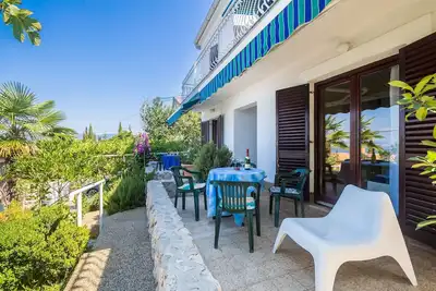 Image de Garçonnière avec la terrasse et la vue sur le mer Njivice, Krk (As-5325-a)