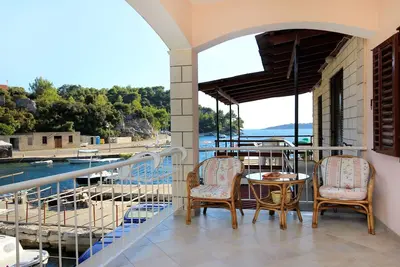 Image de Appartement de deux chambres avec la terrasse et la vue sur le mer Grscica, Korcula (A-169-a)