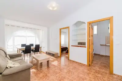 Image de Two bedroom apartment within easy walking distance of sea.
