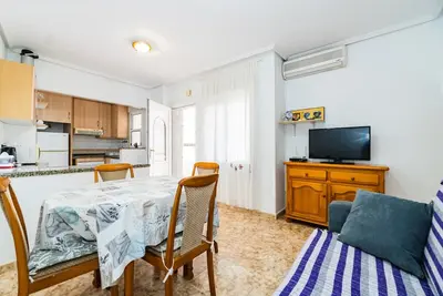 Image de A spacious apartment in 30 meters from the sea and the promenade!
