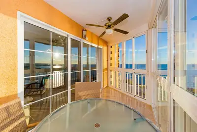 Image de An apartment with stunning views of the sea, the promenade and the port!