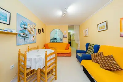 Image de Studio for three people located 300 meters from the beach!