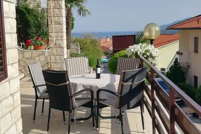 Image de Appartement de deux chambres avec la terrasse et la vue sur le mer Rabac, Labin (A-13151-a)