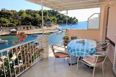 Image de Appartement de deux chambres avec la terrasse et la vue sur le mer Grscica, Korcula (A-169-b)