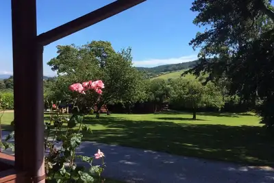 Image de Quatre étoiles Lodge avec deux chambres et salles de bains, des vues fabuleuses mais à proximité des pubs et de la plage