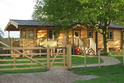 Image de Orchard Lodge, Exclusive Log Cabin, village riverain de York 2m P + R, 4 m de remparts