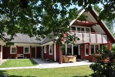 Image de Maison de rêve au bord du lac à Småland - sauna, cheminée, bateau / moteur, WiFi, jardin avec clôture,