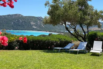 Image de Villa, vue sur la baie de Santa Giulia, jardin arboré, piscine - Porto Vecchio