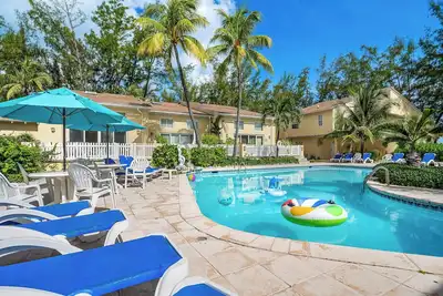 Image de Sunrise Beach Villas - Superbe, accès piscine Ocean View Villa avec plage