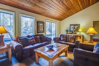 Image de 3 chambres, 2 salles de bain, South End, niché parmi les arbres Ponderosa, bain à remous - Pion07