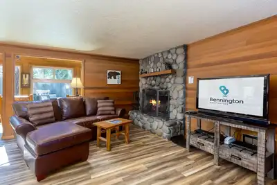 Image de Ping-pong, table de billard (taille 3/4), terrasse fermée, bain à remous et solarium - Lark12