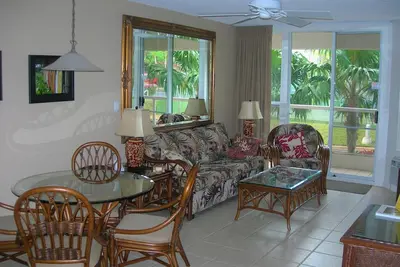 Image de condo de deux chambres dans le bâtiment Q au Maui Banyan peut accueillir jusqu'à six personnes. Q-104