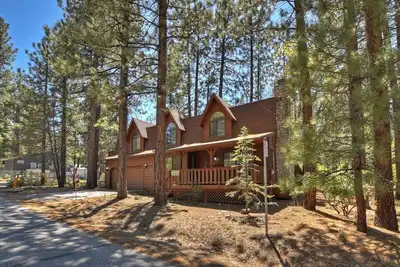 Image de Harmony Haus: Près du sommet de la neige! Jacuzzi! Table de billard! L'Internet! Barbecue! Situé au centre!