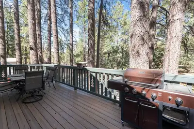 Image de Retraite par le Lake-Outdoor Spa & Salle de jeux! ! ~