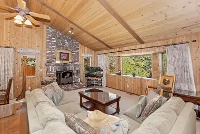 Image de Fox Canyon: Hot Tub! Un Barbecue! Air Hockey! Internet! Pont! Grand Quartier! Cheminée!