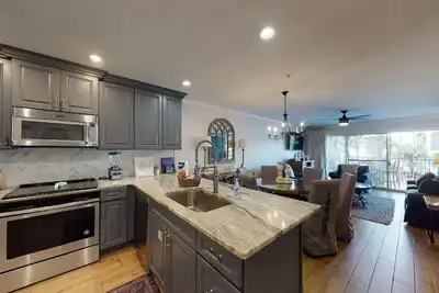 Image de Réservation octobre et vacances! Laissez-nous vous gâter! Vue magnifique, Private Bch & Svc ❤🐶