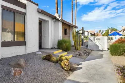 Image de Simple histoire Canyon Sands condo dans le sud de Palm Springs w / courts de tennis