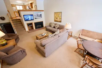 Image de Merveilleux Ski in / Ski out, 3 Bed / 3. 5 Bath Cedars Maisons de ville à distance de marche de la rue principale