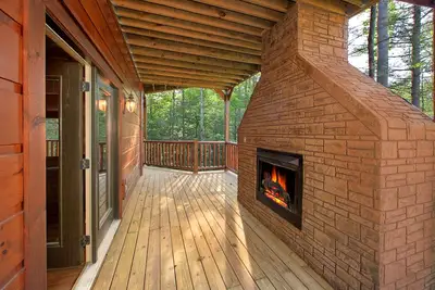 Image de Récent 4 chambres de luxe dans une cabine Gatlinburg Resort