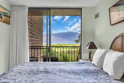 Image de Tropical View Beachfront Condo ** S'Il Vous PLAÎT Note De Construction En Cours À La PROPRIÉTÉ **