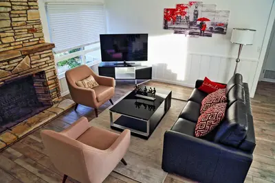 Image de Charmante maison de Carmel - courte promenade à 2 plages