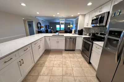 Image de \"Les disjoncteurs est 804\" ~ Unité 2r / 2ba de Gulf Front remodelée ~ Installation de plage incluse!