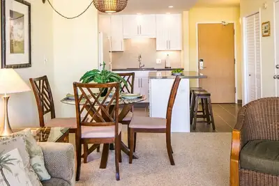 Image de Lumineux et ouvert une chambre Ocean View Condo peut accueillir jusqu'à quatre personnes à Maui Banyan. H-308