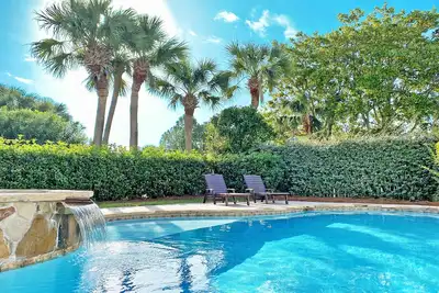 Image de Golf Cart gratuit + avantages Vip! Mise à jour avec piscine privée / spa et commodités communautaires