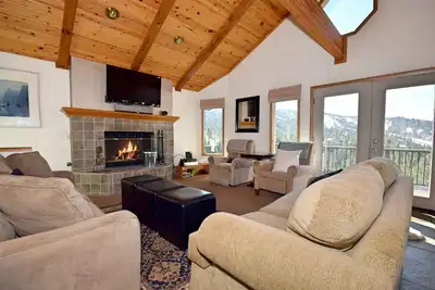 Image de Chalet d 'Aspet: Pente & Lake Views! Indoor Hot Tub! Internet! Central Heat!