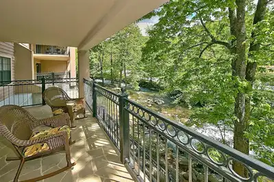 Image de Condo haut de gamme 2 chambres et 2 salles de bain - À pied du centre-ville