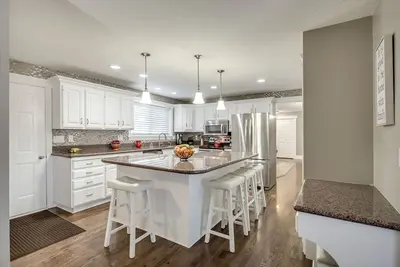 Image de ** Skiers Mountainside Oasis, 1. 2 acres à la base de la table de billard bain à remous des montagnes