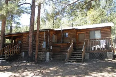 Image de Cabine de ForĂŞt Rustique With2Beez