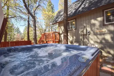Image de Moonridge Mountain Cabin: Hot tub! Cadre naturel! Piste de ski Vues! Foosball! Fermer Bear Mtn!