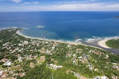 Image de Invitant condo- près de la ville et de la plage, piscine partagée, a / c, câble
