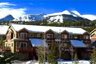 Une maison de ville pittoresque, 4 chambres montagneuses surplombant la magnifique rivière bleue