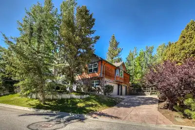 Image de Dream Catcher: Vue sur la montagne! Jardin clos! Luxe! Foyer au gaz!