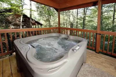 Image de L'évasion Smoky Mountain de vos rêves vous attend au Divine Escape.