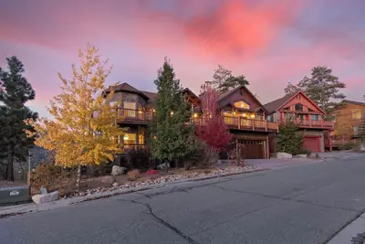 Image de Eagle Ridge: le luxe! Vue sur le lac! Salle de jeux! Wifi! Cuisine gastronomique! Un Barbecue! Télévision par câble! Pont!