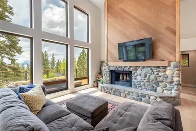 Image de Vues imprenables sur le lac à Dollar Point avec Hoa