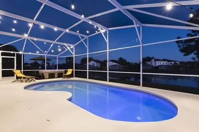 Image de Remy's Refuge: Retraite 4br stylé et amusant avec les suites Duel Master, piscine et bain à remous