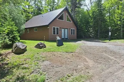 Image de Cabane 4 saisons près de la rivière Carrabasset 5 min. de la montagne Sugarloaf