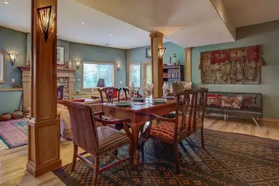 Image de Charme Evergreen Hills Escape avec de superbes vues sur la montagne